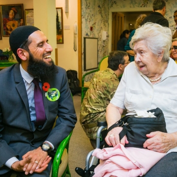 Jewish and Muslim soldiers unite for seniors